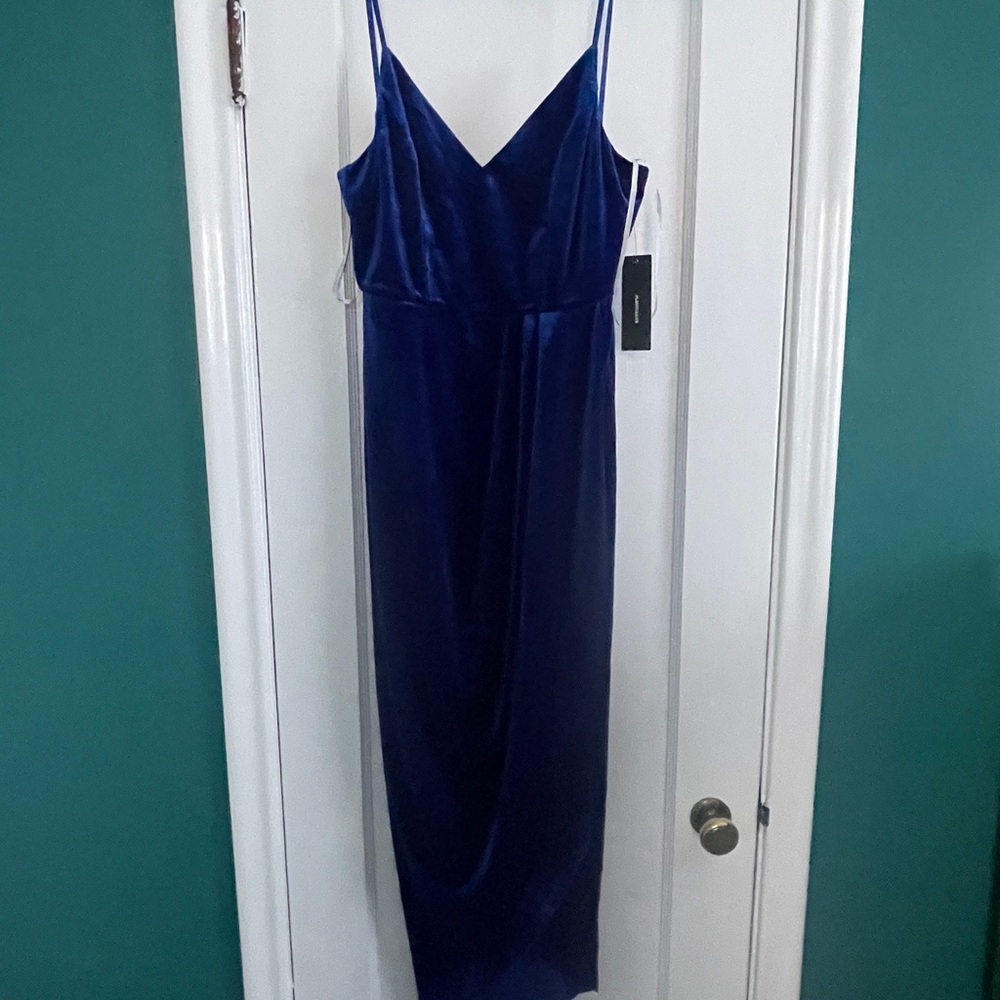 Lulu’s Velvet Midi Dress. (NWT)